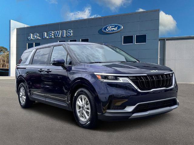 Used 2024 Kia Carnival LX FWD image 1