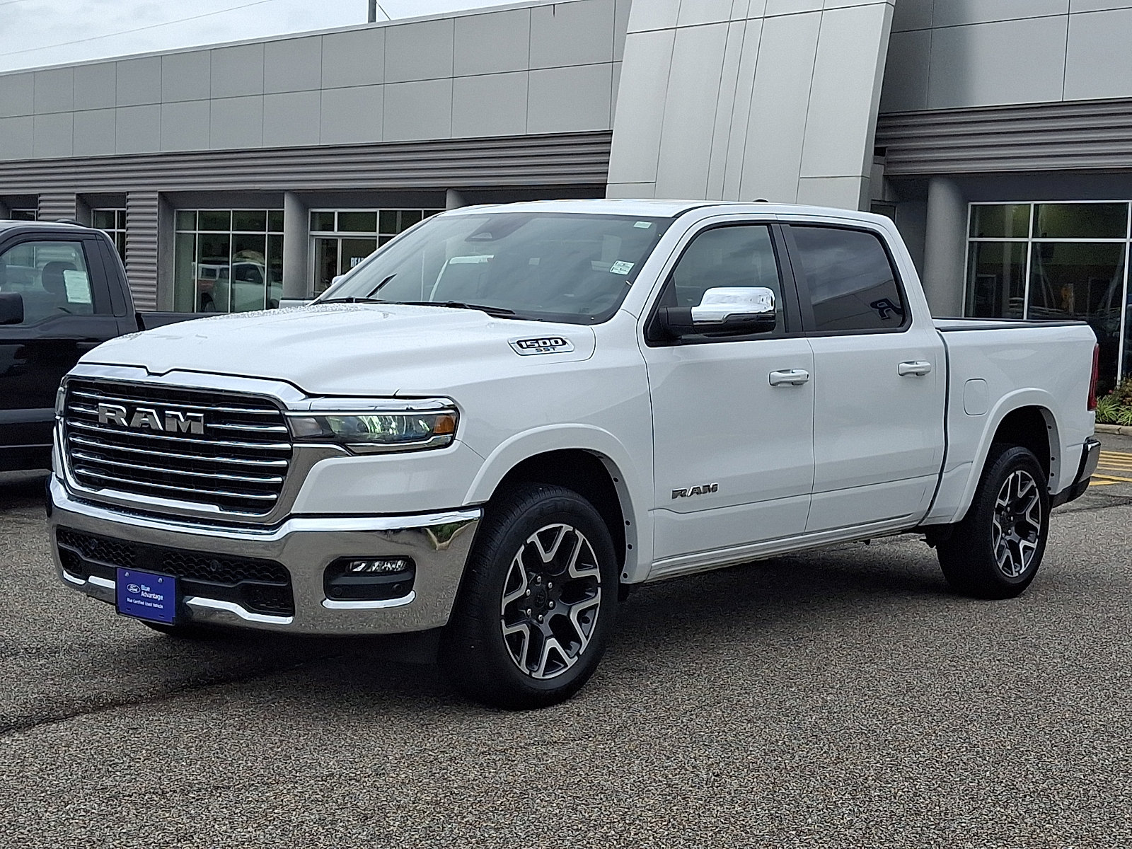 Used 2025 RAM 1500 Laramie AWD/4WD image 5