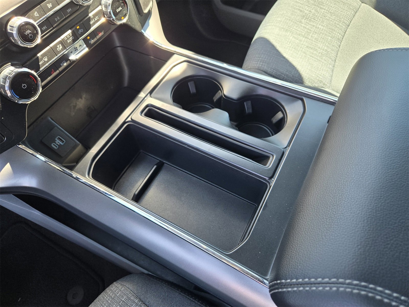 Certified 2022 Ford F150 XLT w/ Equipment Group 302A High image 18