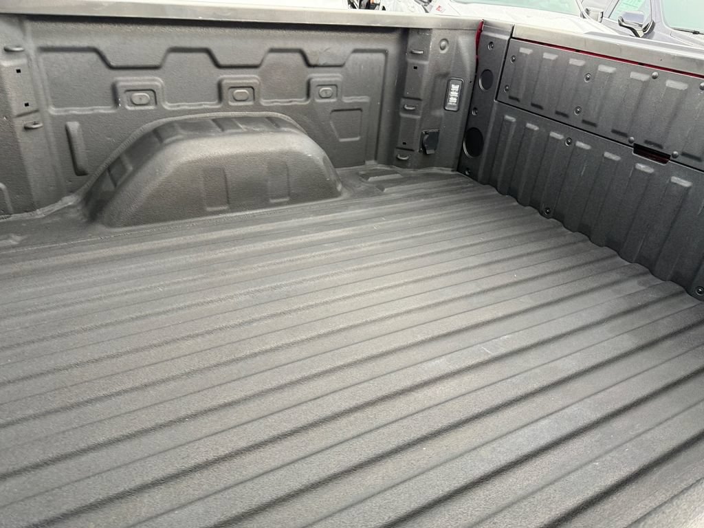 Used 2025 GMC Sierra 1500 AT4 w/ AT4 Premium Package AWD/4WD image 16