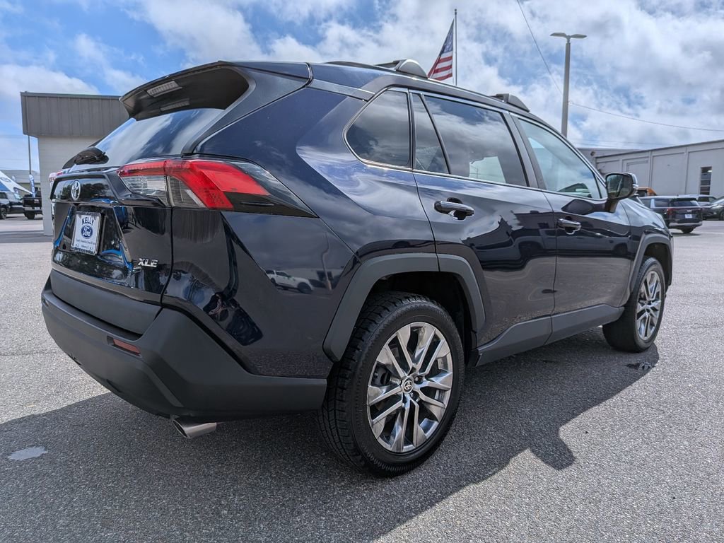 Used 2021 Toyota RAV4 XLE Premium image 6