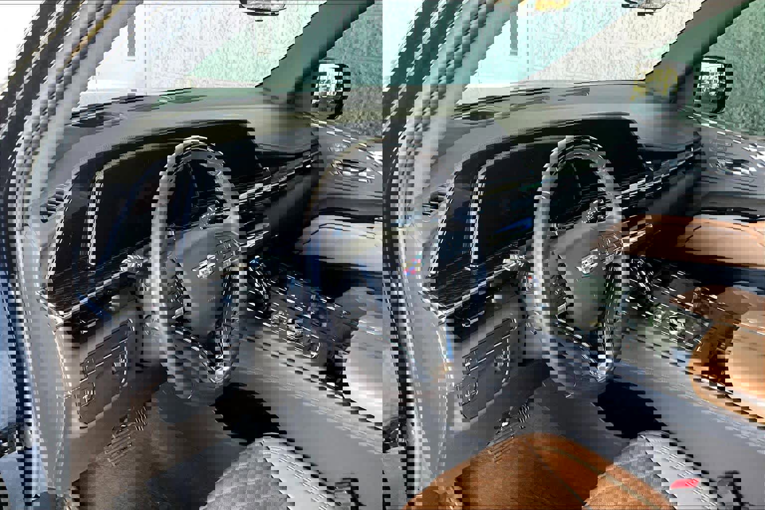 Used 2023 Cadillac Escalade ESV Premium Luxury image 18