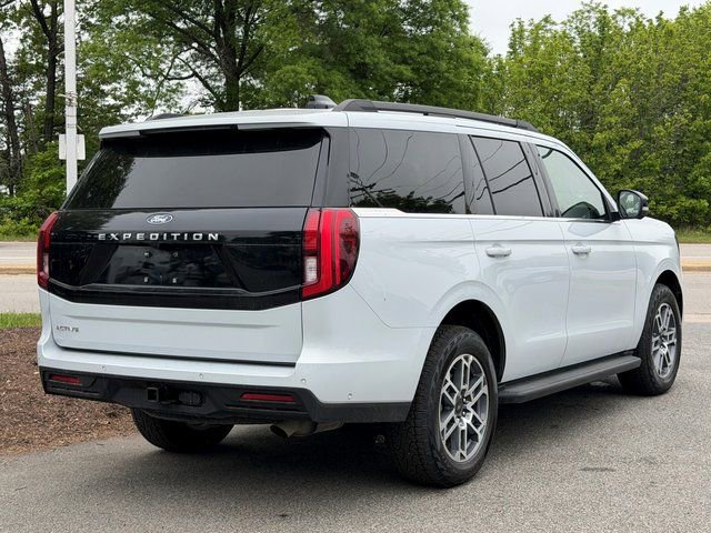 Certified 2025 Ford Expedition Active AWD/4WD image 12