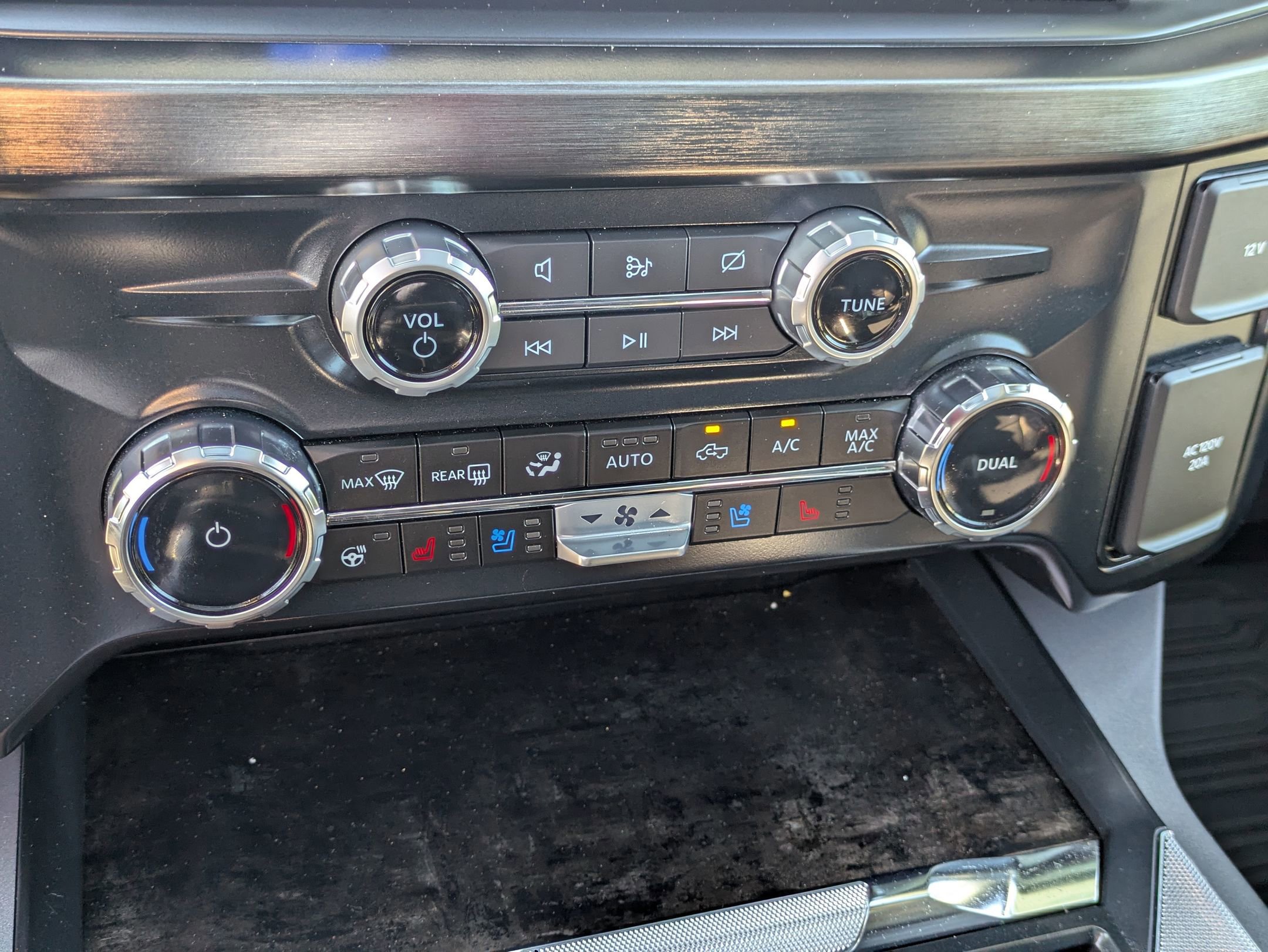 Certified 2024 Ford F350 Lariat w/ Lariat Ultimate Package AWD/4WD image 27