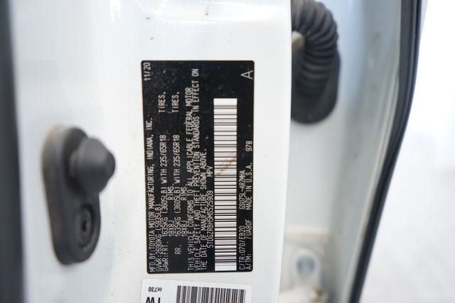 Used 2021 Toyota Highlander XLE AWD/4WD image 27