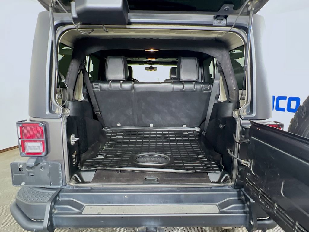 Used 2017 Jeep Wrangler Unlimited Sahara AWD/4WD image 30