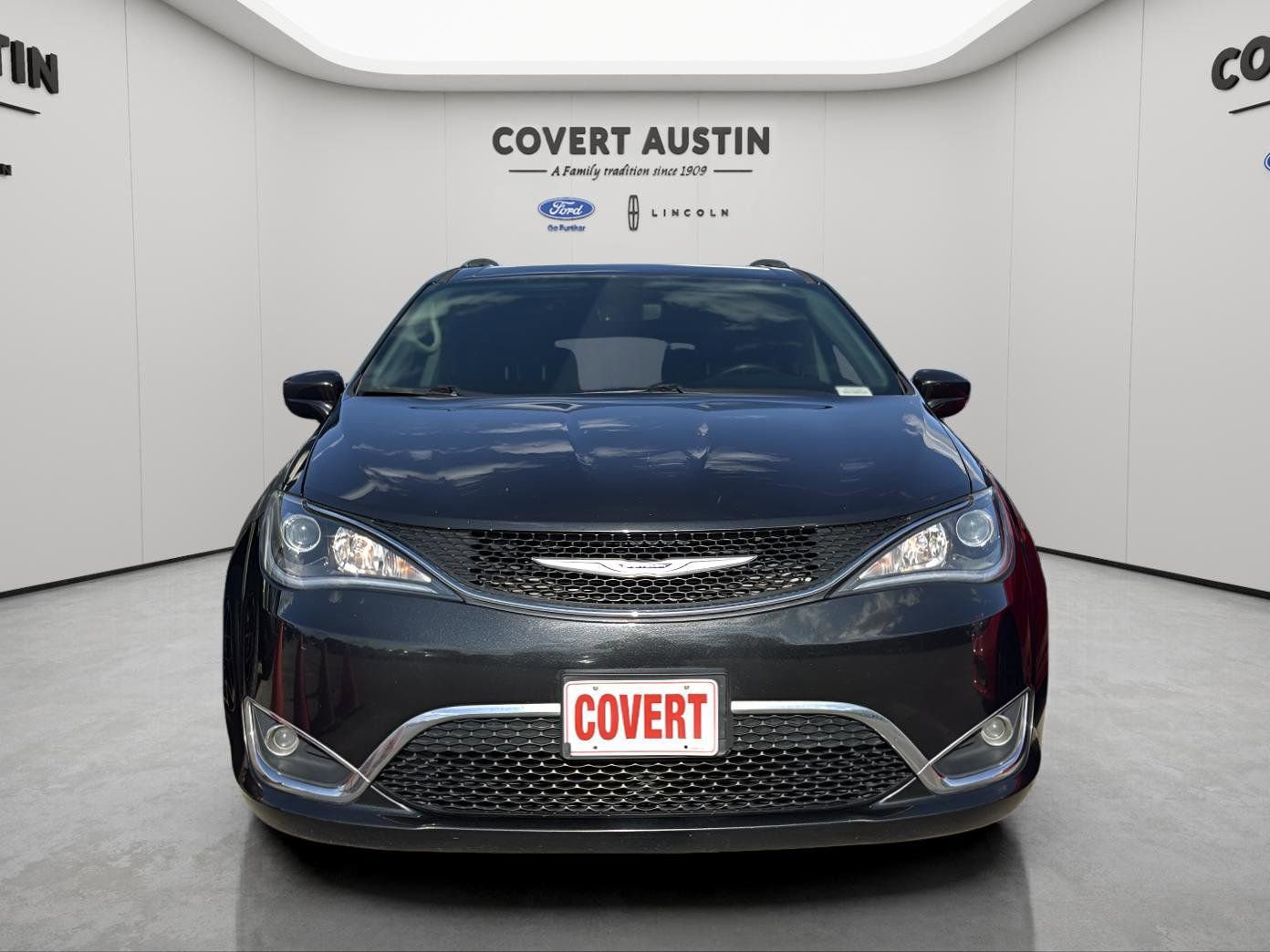 Used 2020 Chrysler Pacifica Touring-L FWD image 8