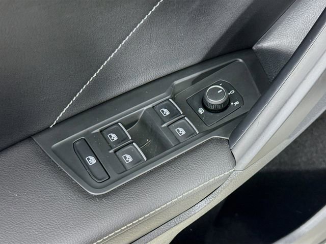 Used 2022 Volkswagen Tiguan SE image 17