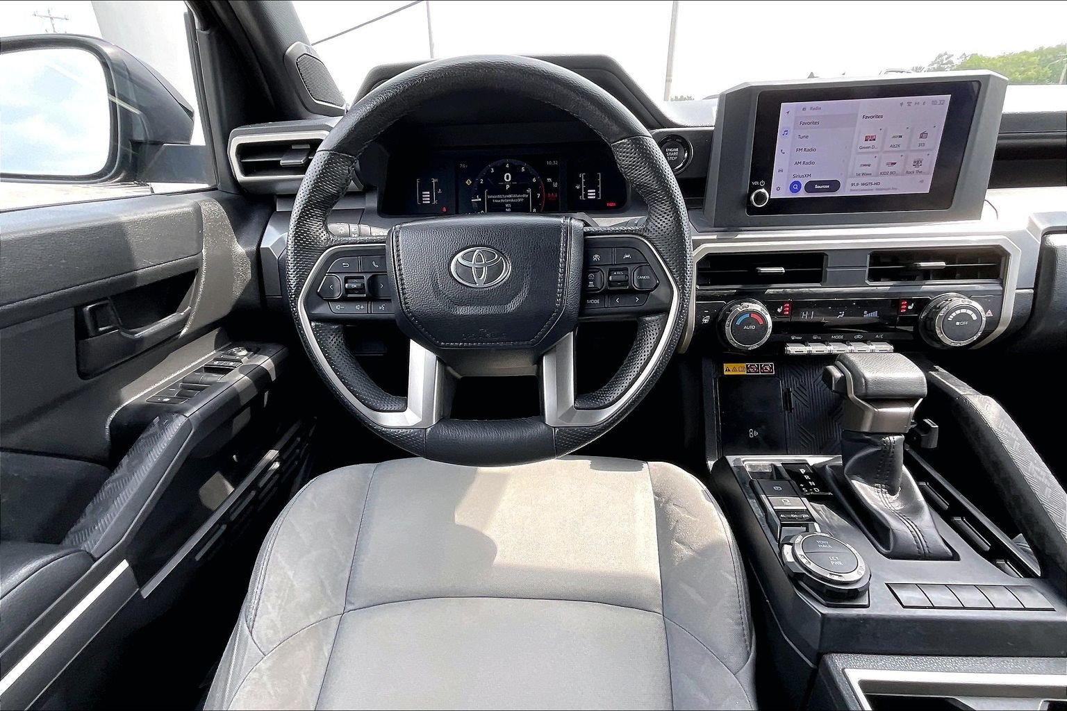 Used 2024 Toyota Tacoma SR5 AWD/4WD image 5