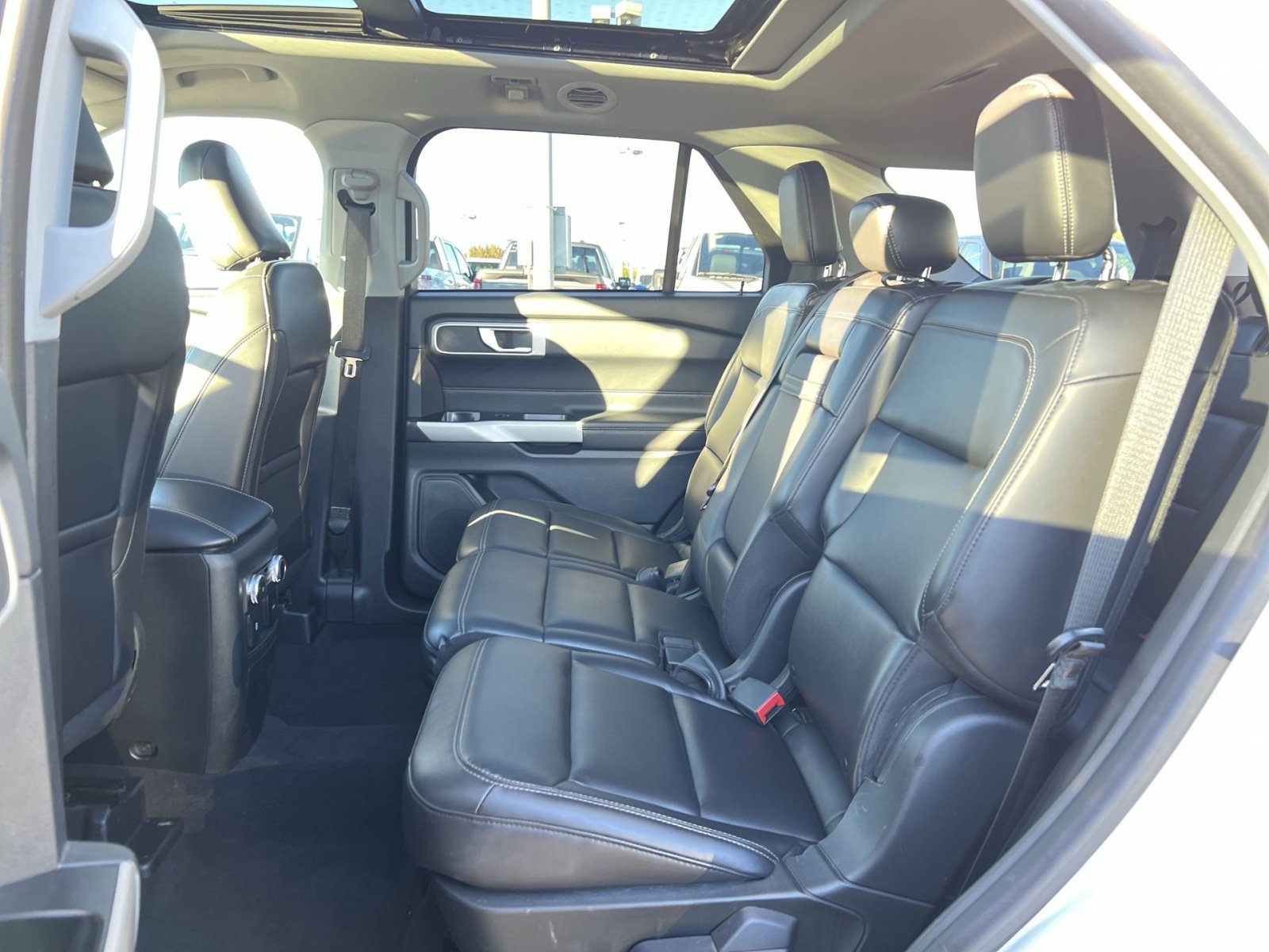 Certified 2022 Ford Explorer XLT w/ Equipment Group 202A AWD/4WD image 26