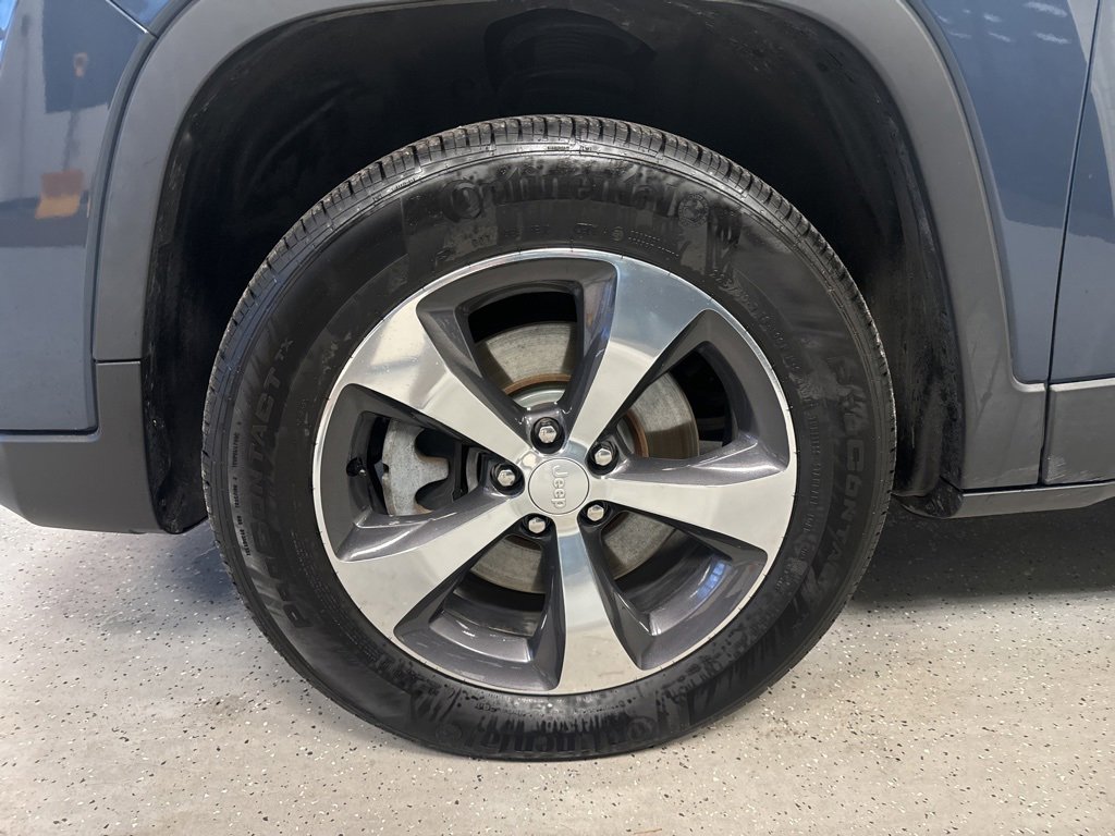 Used 2020 Jeep Cherokee Limited image 45