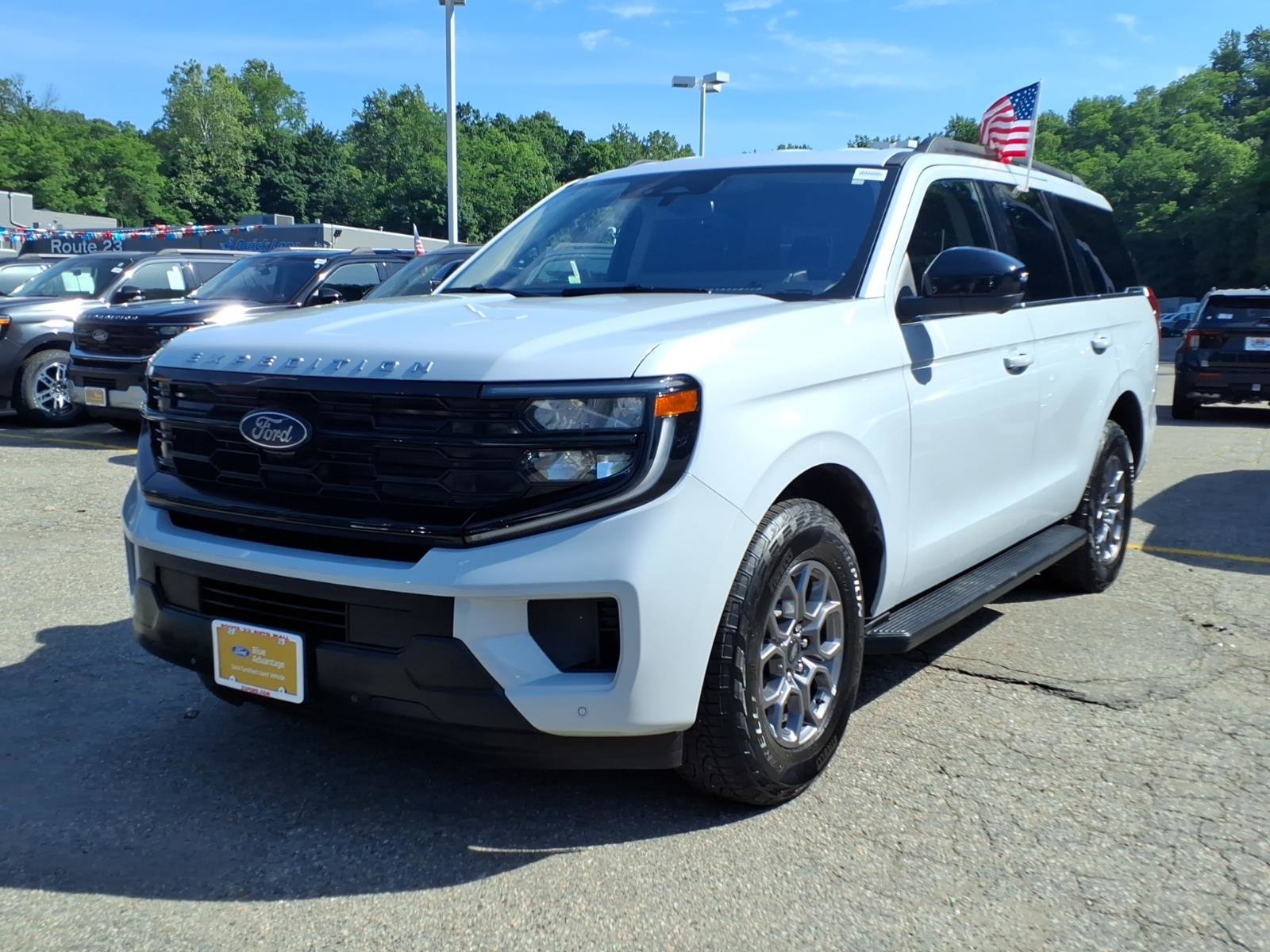 Certified 2025 Ford Expedition Active AWD/4WD image 4