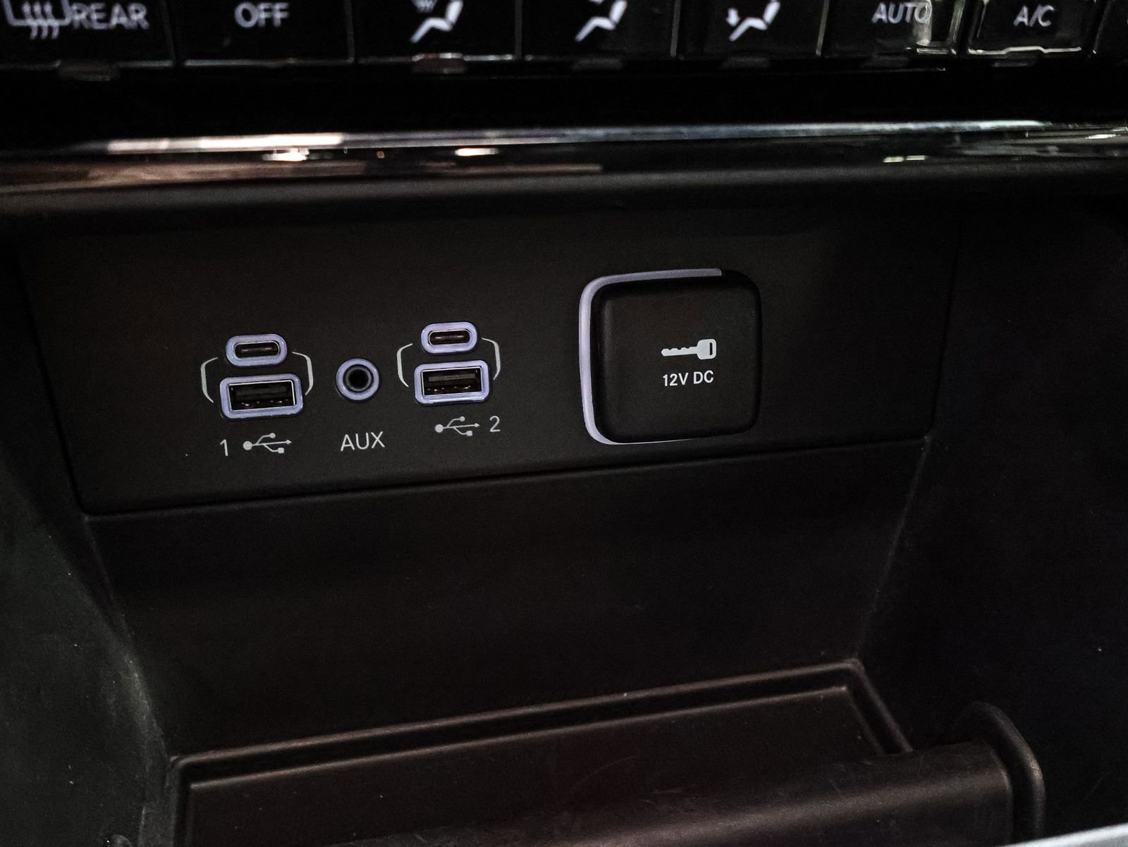 Used 2023 Jeep Grand Cherokee L Limited w/ Black Appearance Package AWD/4WD image 29
