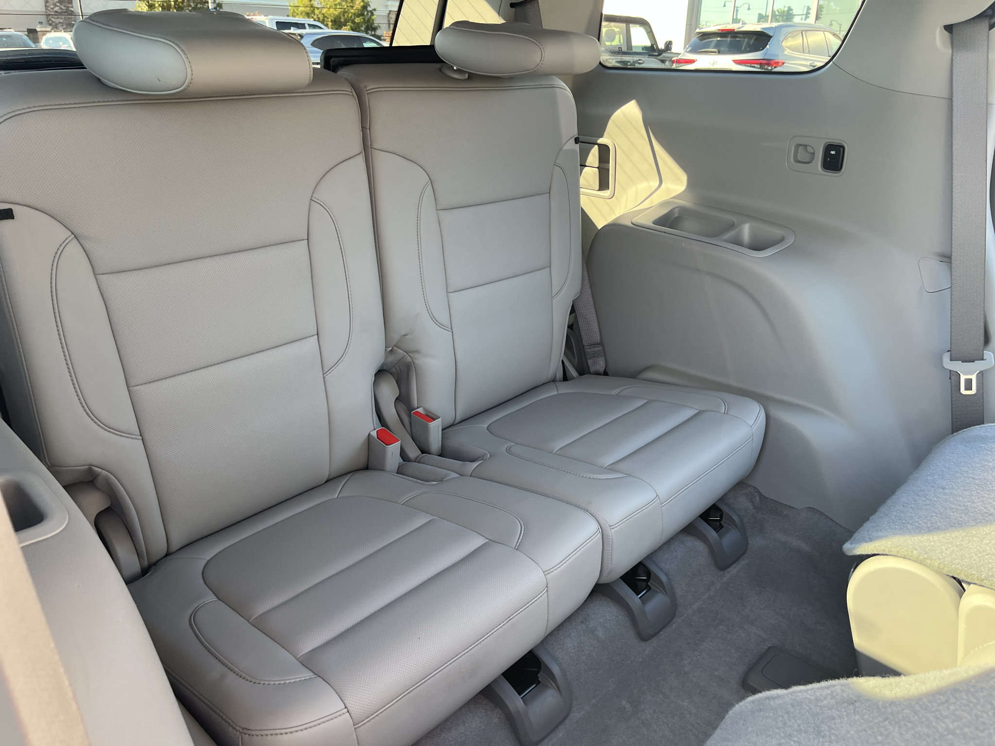 Used 2021 GMC Acadia SLT w/ LPO, Bright Accent Package FWD image 29