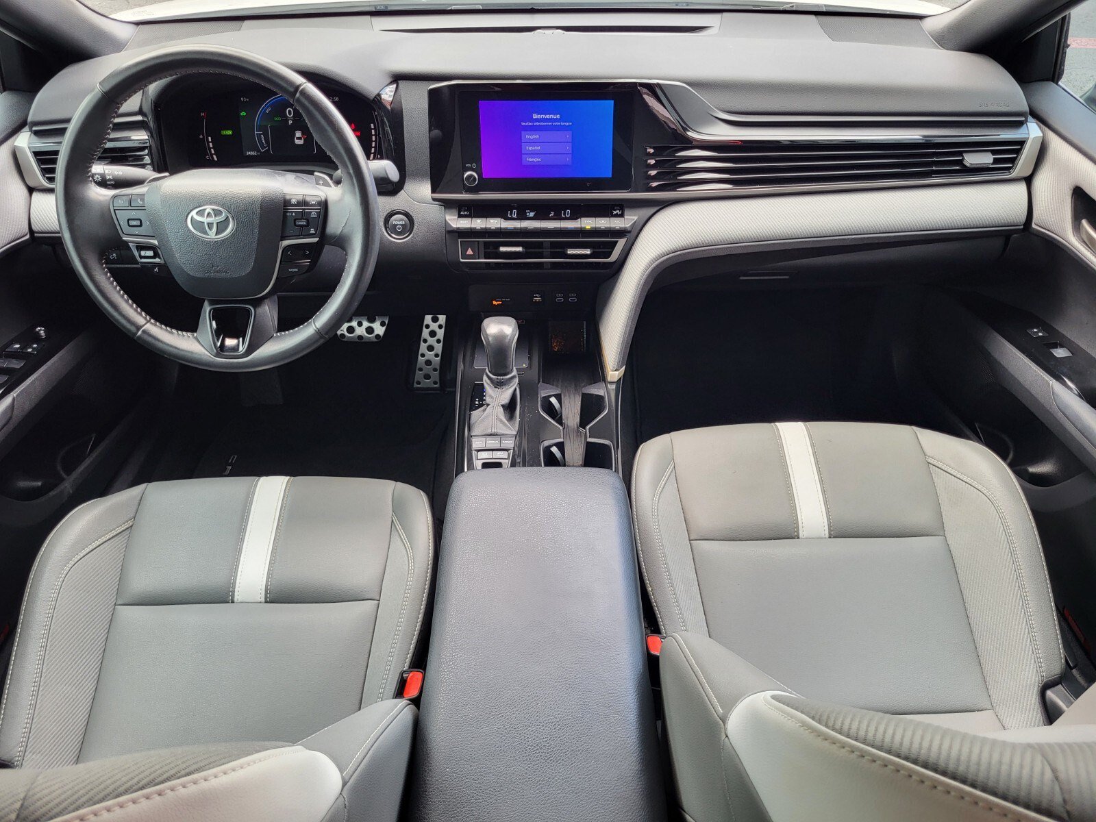 Used 2025 Toyota Camry SE FWD image 14