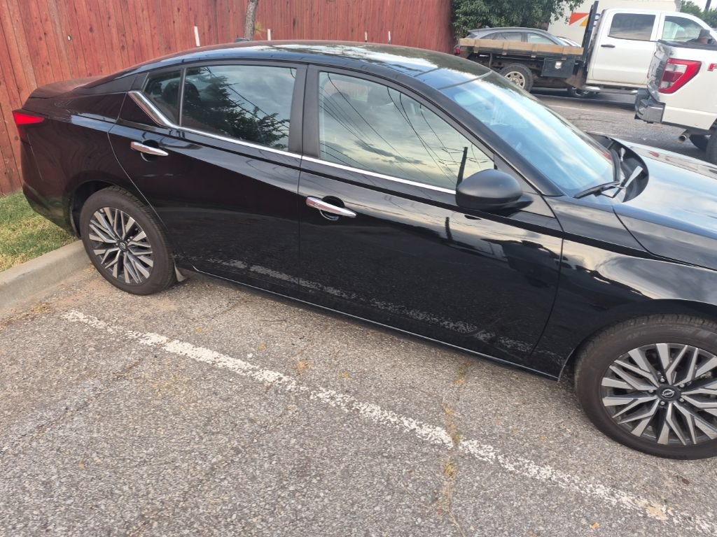 Used 2025 Nissan Altima 2.5 SV FWD image 18