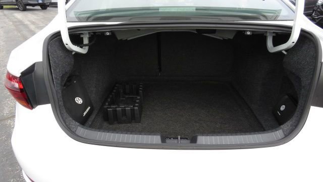 Used 2019 Volkswagen Jetta R-Line image 28
