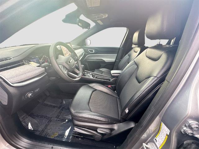 Used 2024 Jeep Compass Latitude image 17