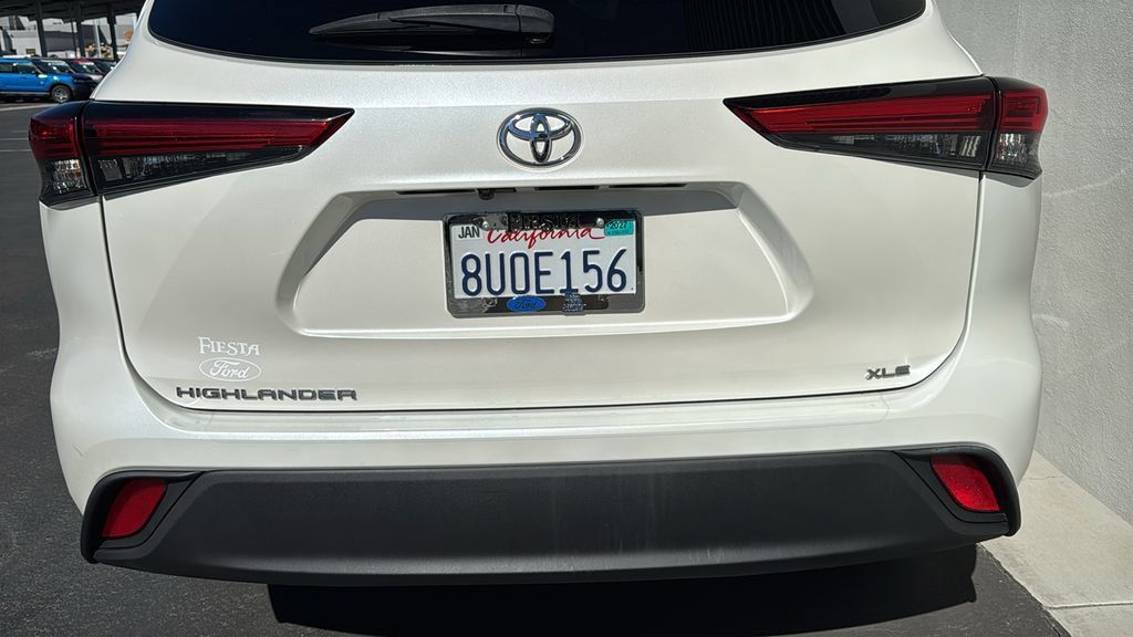 Used 2021 Toyota Highlander XLE FWD image 7
