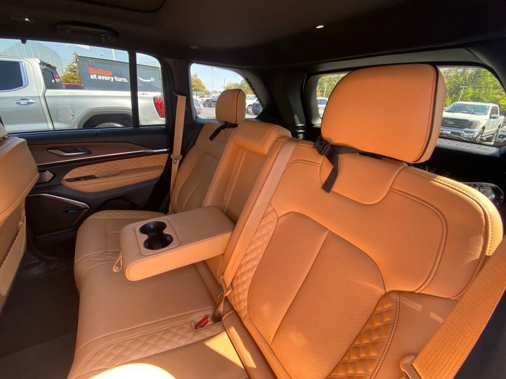 Used 2024 Jeep Grand Cherokee Summit w/ Advanced Protech Group IV AWD/4WD image 24