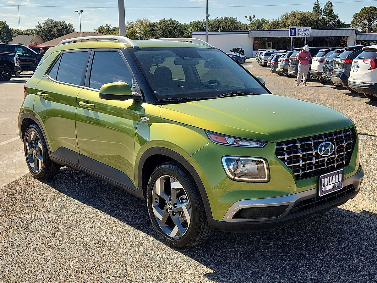 Used 2023 Hyundai Venue SEL FWD image 5
