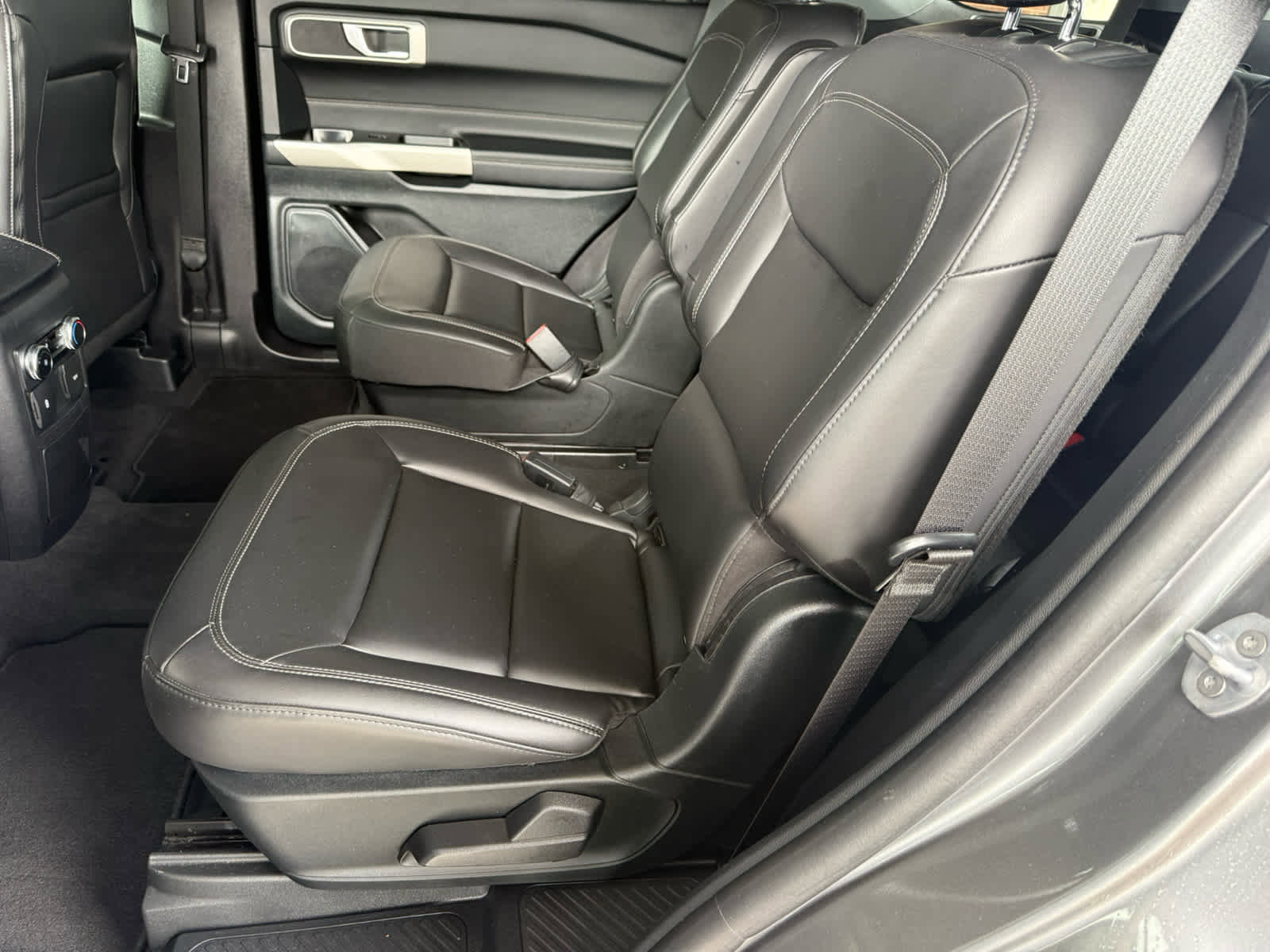 Certified 2023 Ford Explorer XLT w/ Equipment Group 202A AWD/4WD image 5