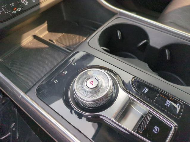 Used 2025 Kia Carnival EX FWD image 23