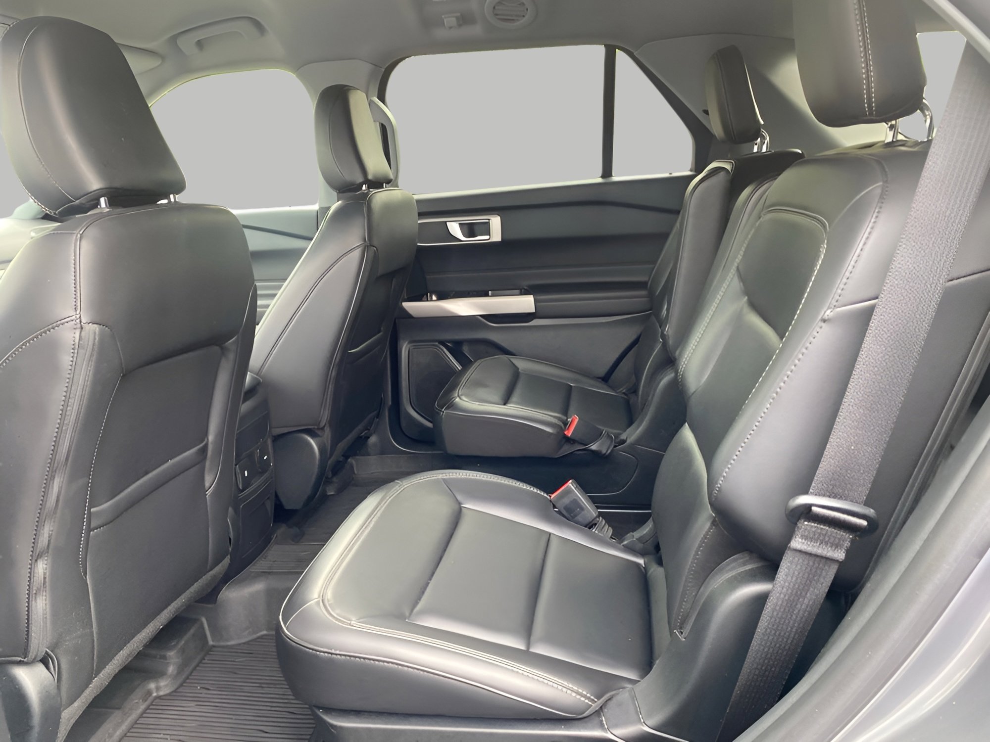 Certified 2023 Ford Explorer XLT w/ Equipment Group 202A AWD/4WD image 9