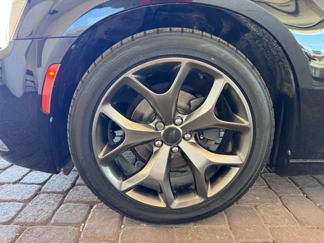 Used 2018 Chrysler 300 Touring RWD image 23