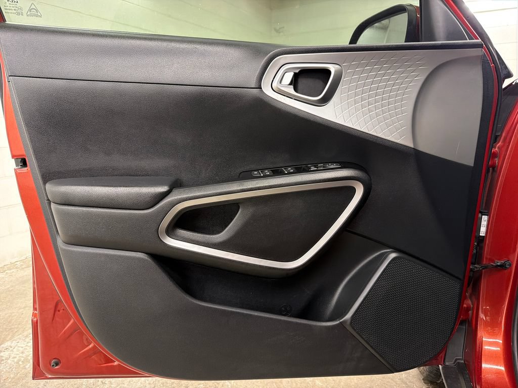 Used 2023 Kia Soul LX FWD image 16