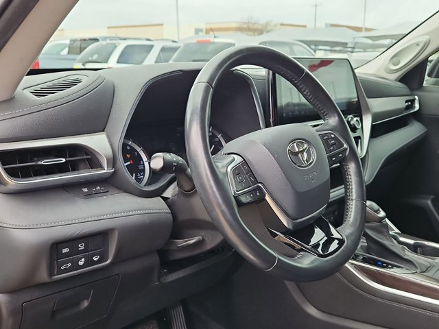 Used 2020 Toyota Highlander Platinum image 9