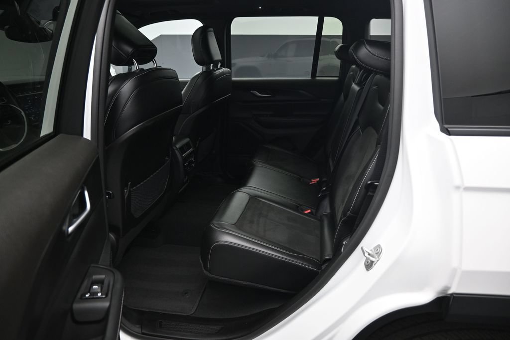 Used 2023 Jeep Grand Cherokee Altitude AWD/4WD image 20