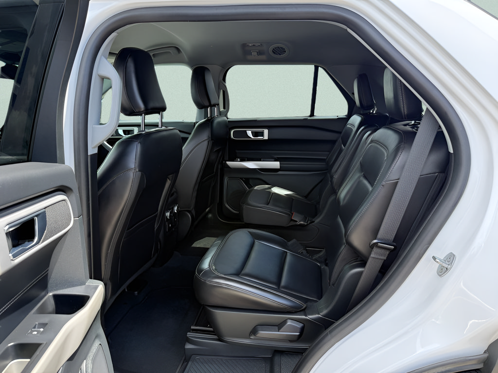 Certified 2021 Ford Explorer XLT w/ Equipment Group 202A AWD/4WD image 5