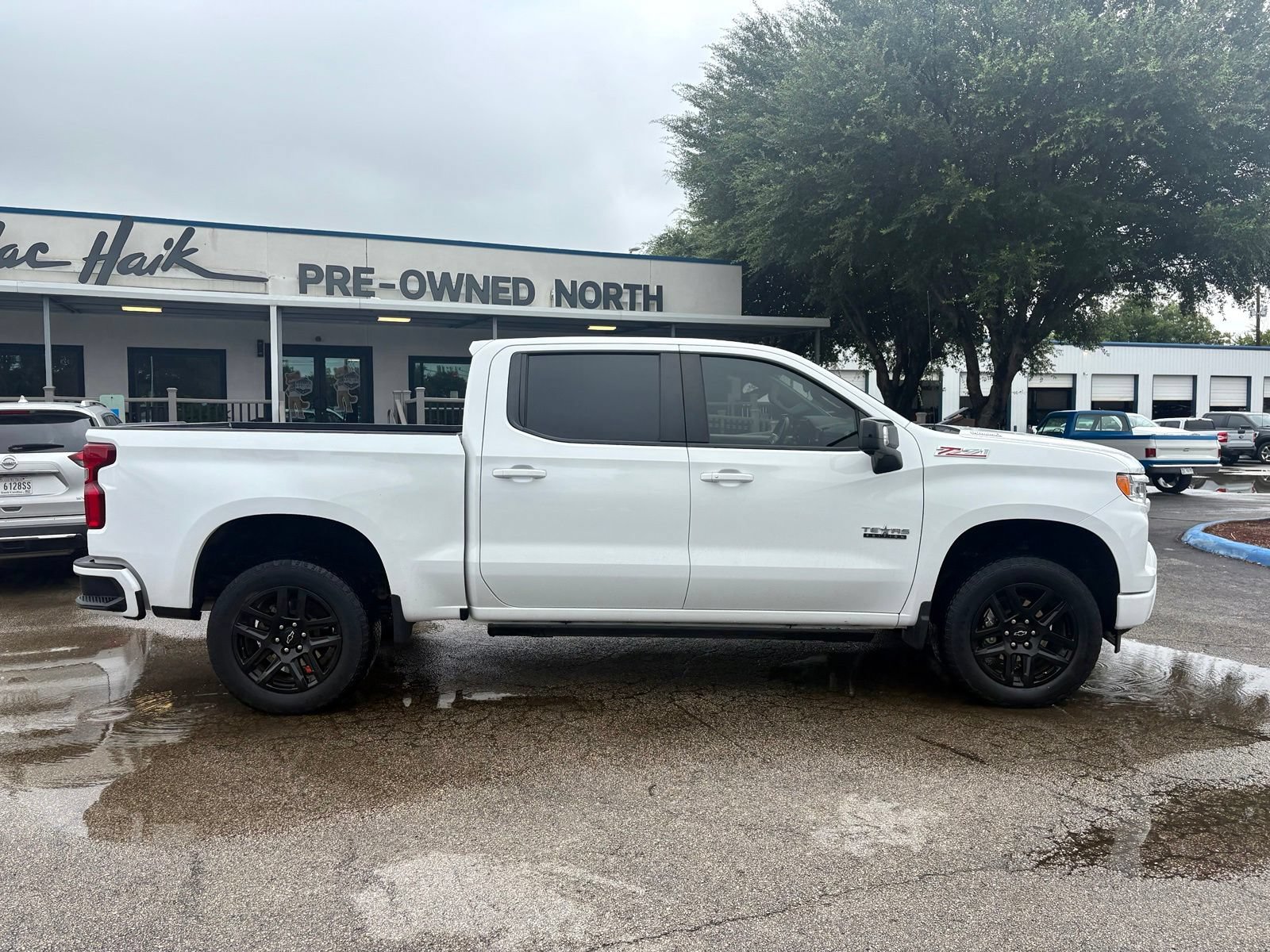 Used 2023 Chevrolet Silverado 1500 RST AWD/4WD image 2