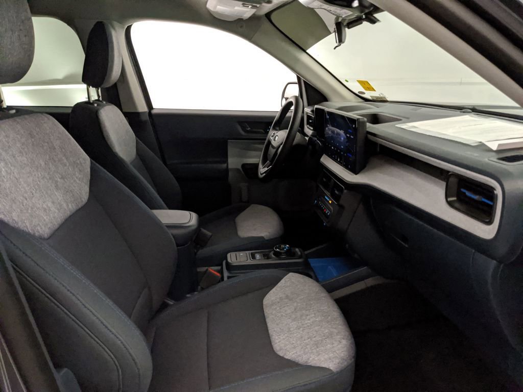 Certified 2025 Ford Maverick XLT image 26