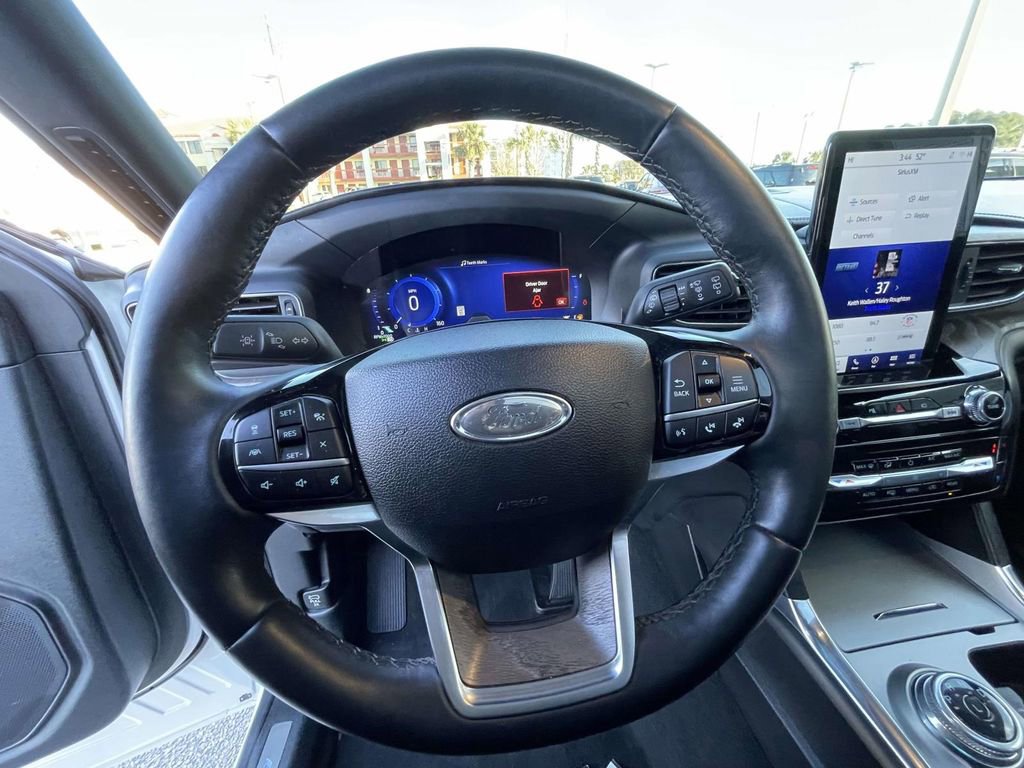 Certified 2022 Ford Explorer Platinum w/ Equipment Group 601A image 21