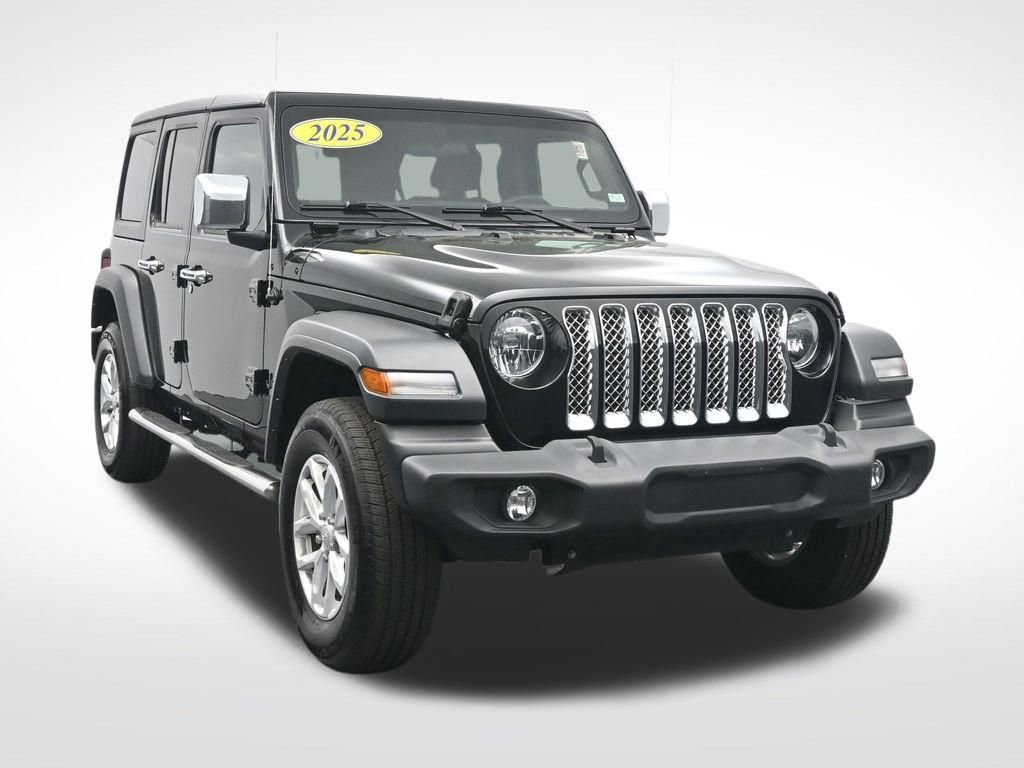 Used 2025 Jeep Wrangler Sahara image 3