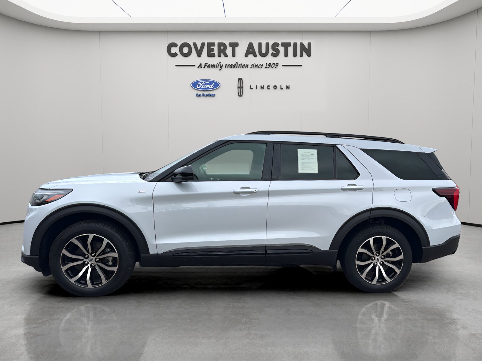 Certified 2026 Ford Explorer ST-Line AWD/4WD image 2