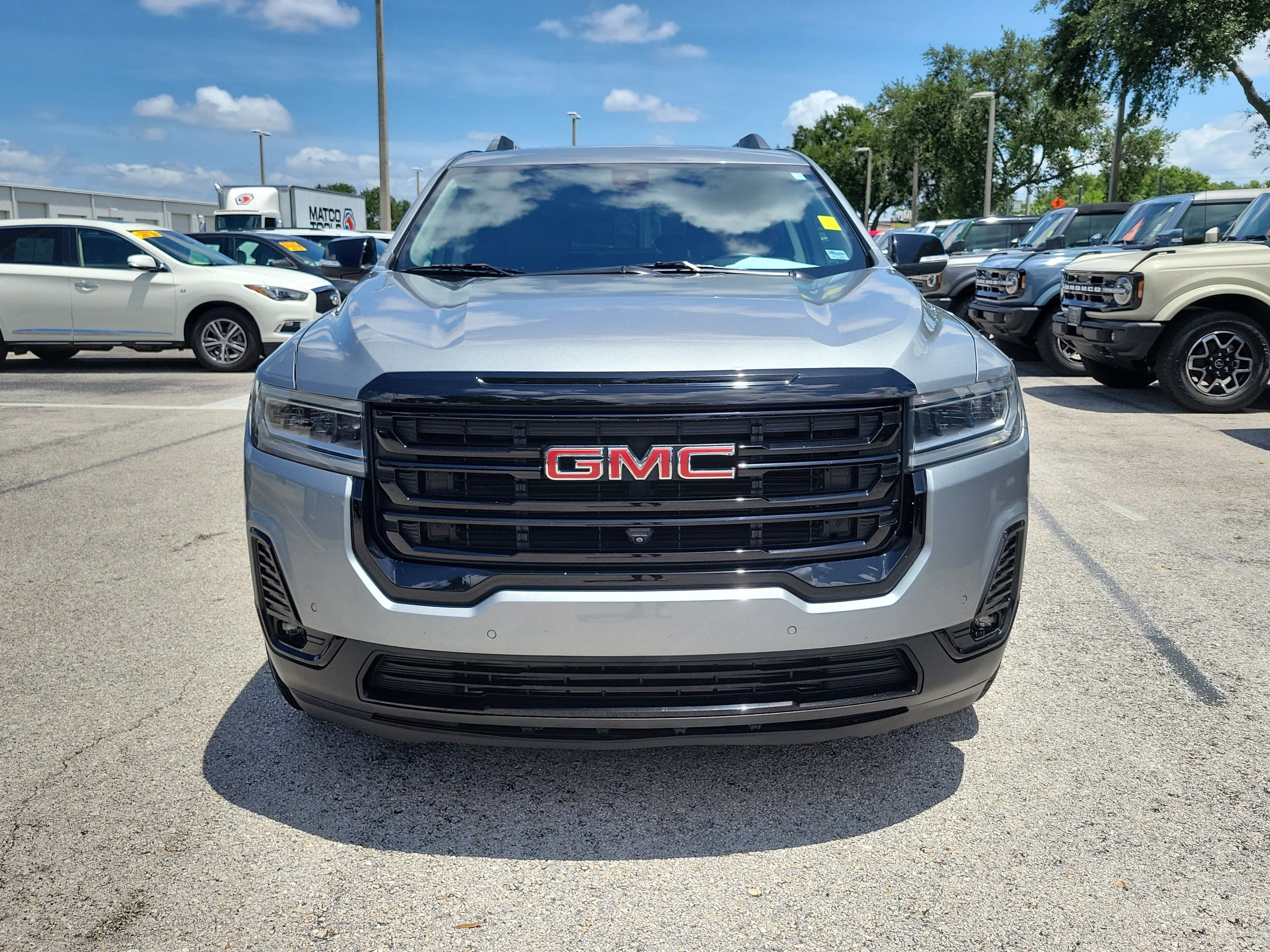 Used 2023 GMC Acadia SLT w/ Elevation Edition FWD image 2