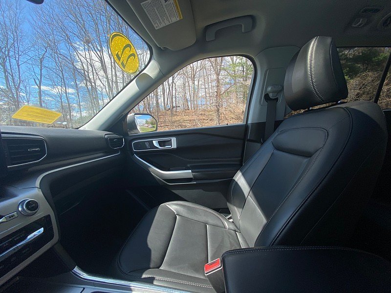 Certified 2022 Ford Explorer XLT w/ Equipment Group 202A AWD/4WD image 19