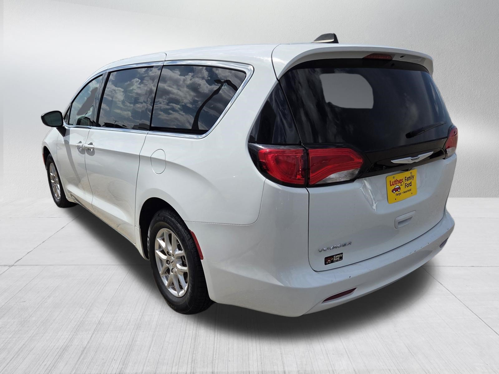 Used 2024 Chrysler Voyager LX FWD image 5
