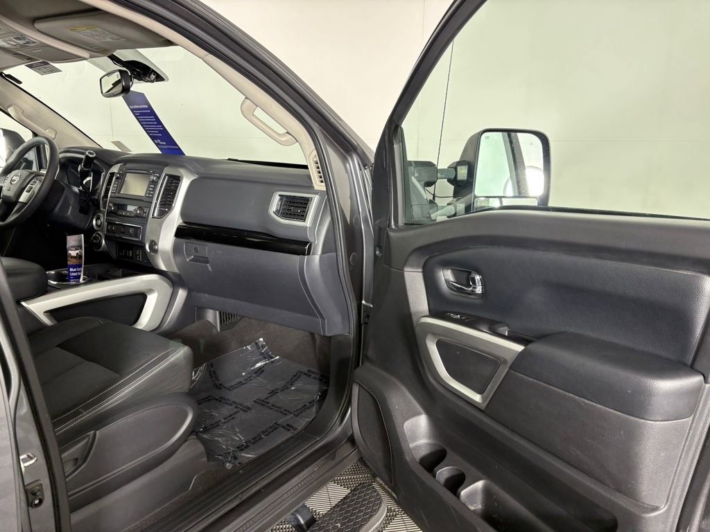 Used 2017 Nissan Titan SV image 35