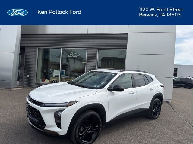 Used 2025 Chevrolet Trax ACTIV w/ Sunroof Package image 1