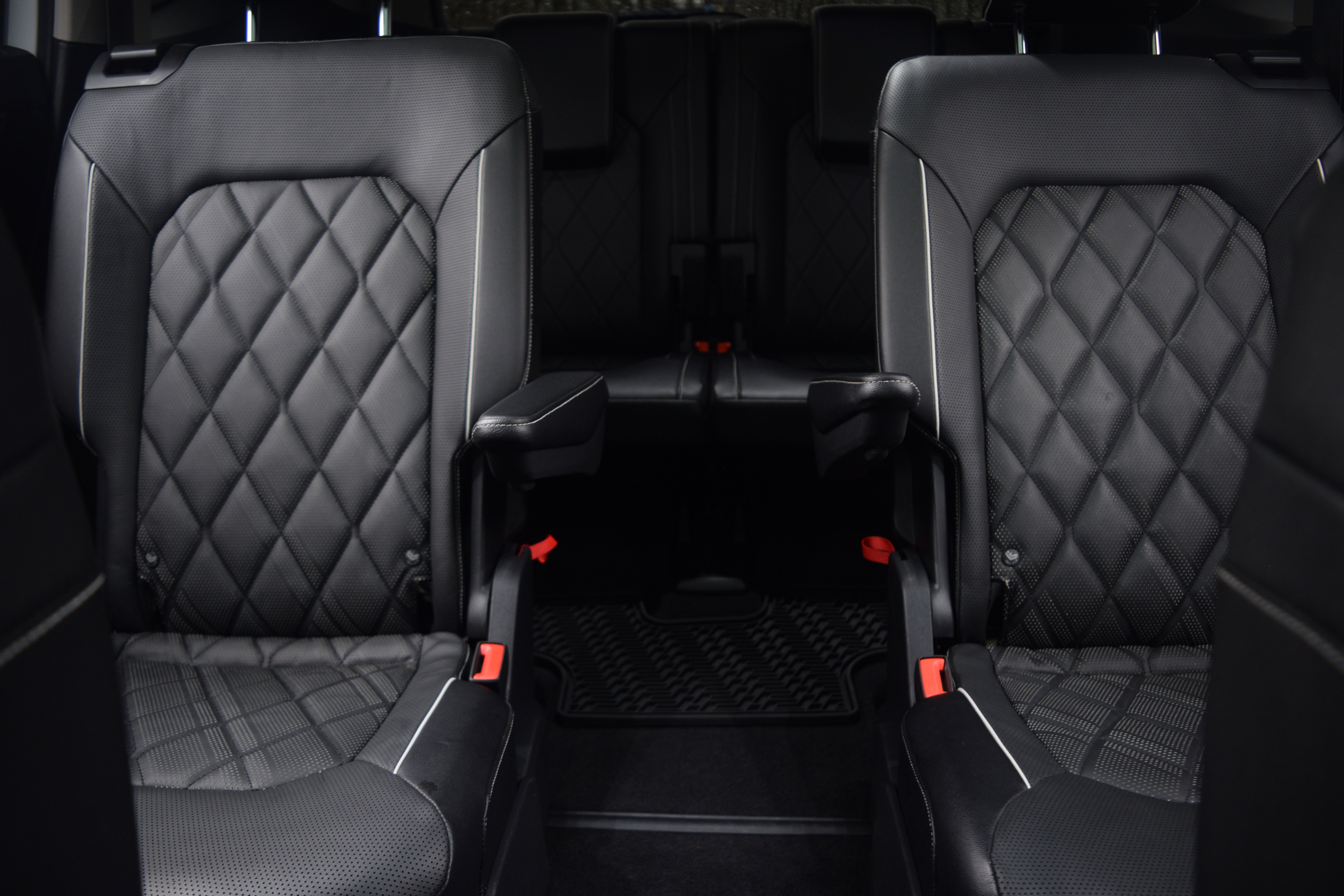 Used 2024 Volkswagen Atlas SEL Premium R-Line image 17