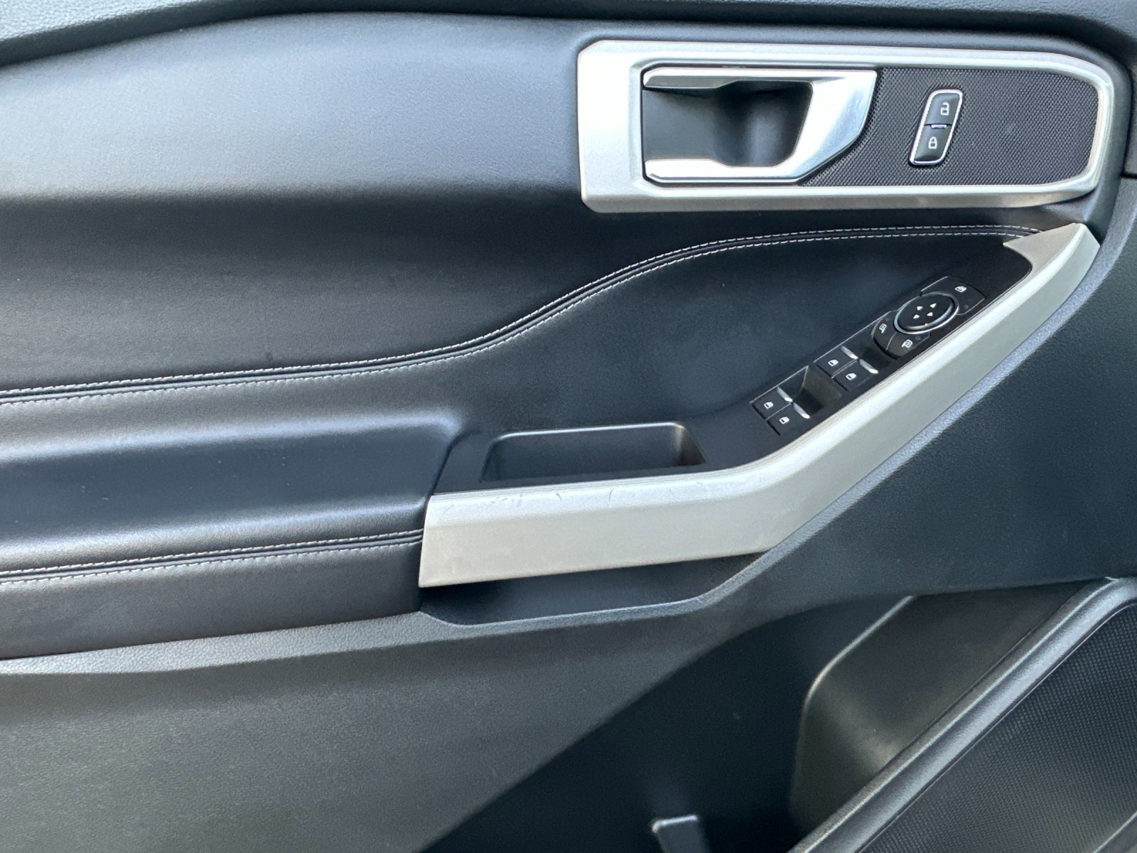 Certified 2022 Ford Explorer XLT w/ Class IV Trailer Tow Package image 12