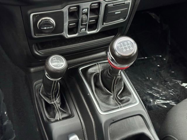 Used 2018 Jeep Wrangler Unlimited Sahara w/ Cold Weather Group image 18