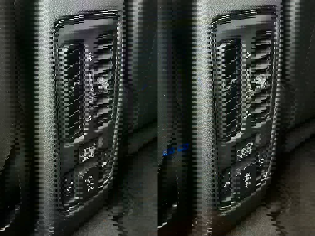 Used 2019 Jeep Grand Cherokee Overland image 12