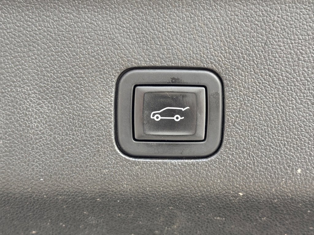 Used 2023 Chevrolet Suburban Premier image 14