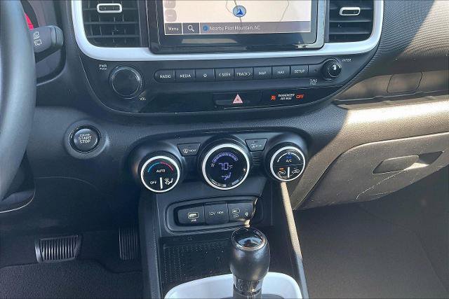 Used 2023 Hyundai Venue Limited FWD image 31