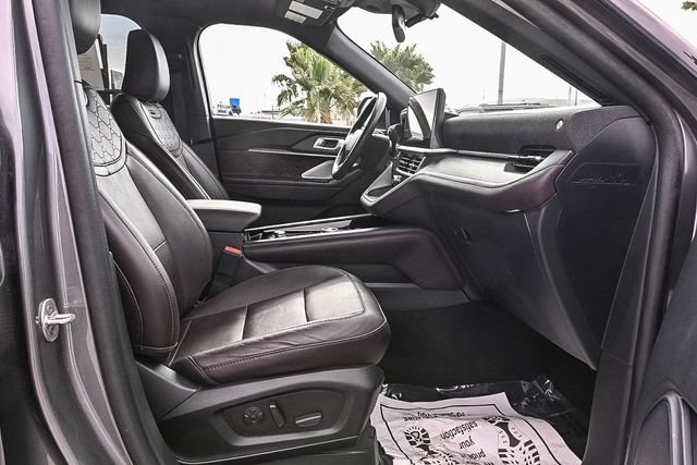 Certified 2025 Ford Explorer Platinum w/ LUX Leather Package AWD/4WD image 18